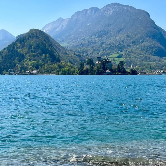 Talloires, a picture-perfect village along Lake Annecy’s eastern shore, is a wee bit of a stunner 🇫🇷💙
